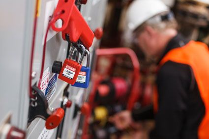 Técnicas de Aislamiento y Bloqueo de Energías