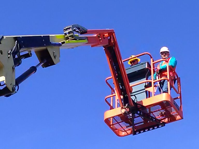 Técnicas de Operación Segura de Grúa Alza Hombre